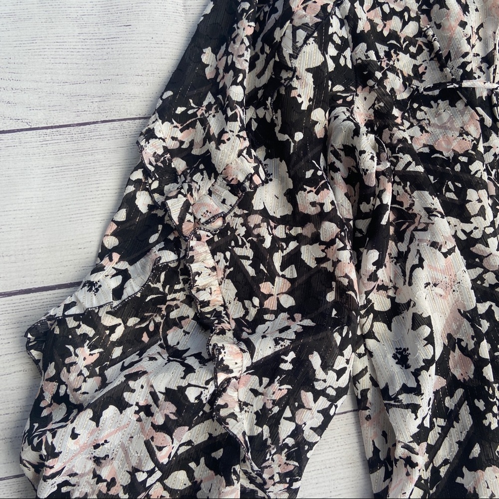 EXPRESS Metallic Floral Ruffle Top - Picture 4 of 16